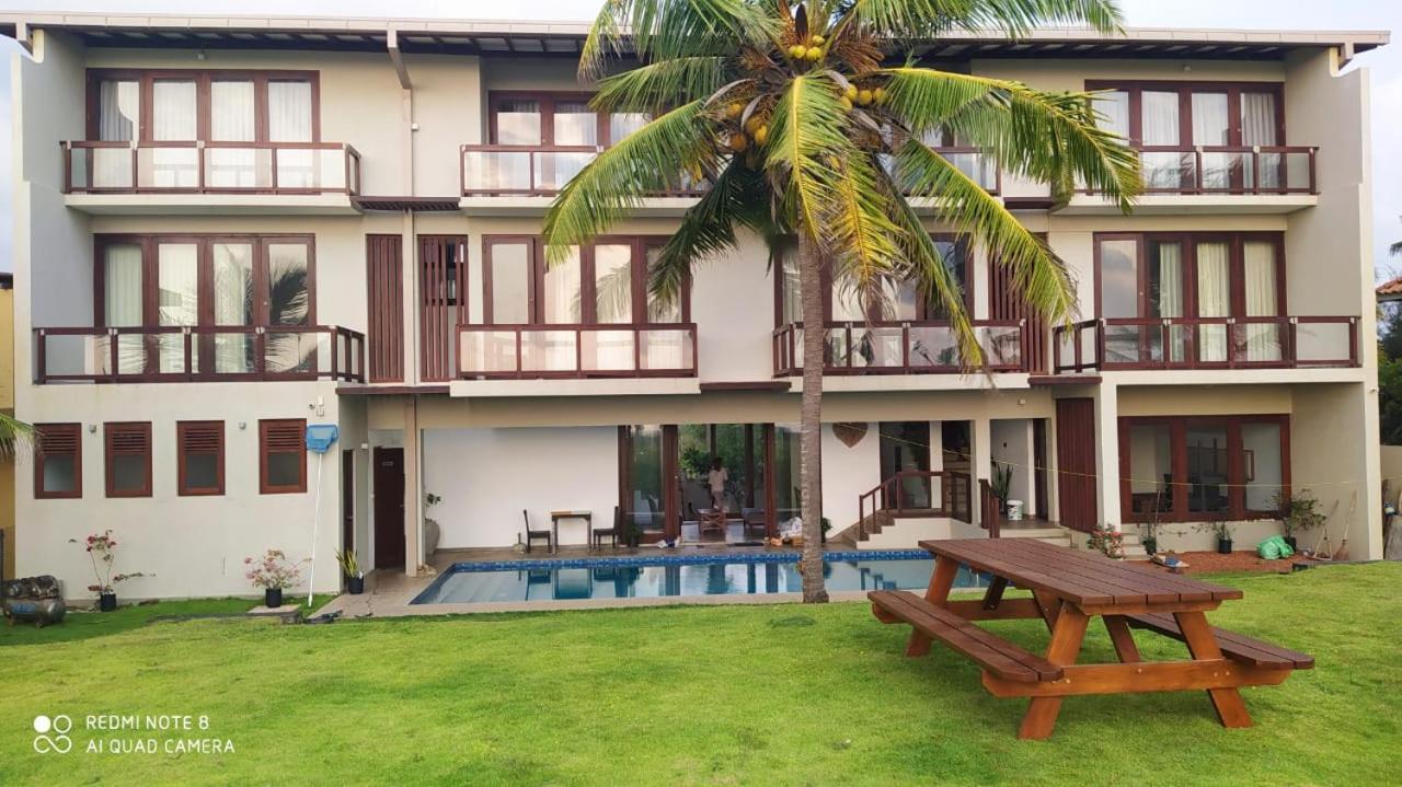 Driftwood Villa Pamunugama エクステリア 写真