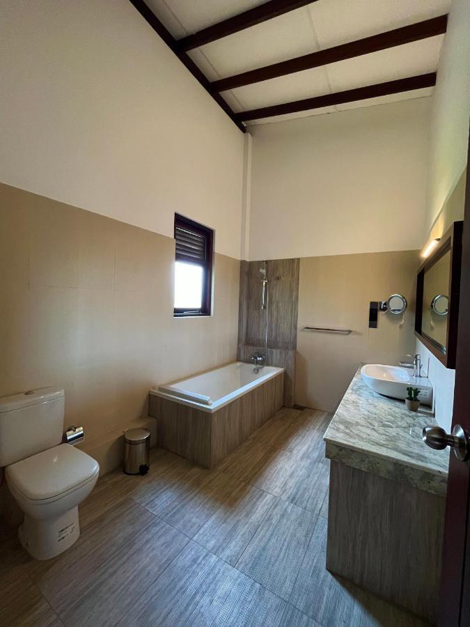 Driftwood Villa Pamunugama エクステリア 写真
